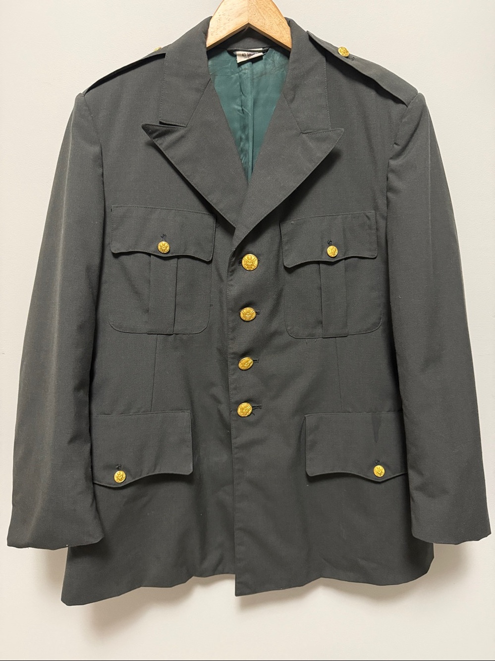 Vintage U.S. Army Green Military Jacket | Size 43 Short | Gold coloured Buttons